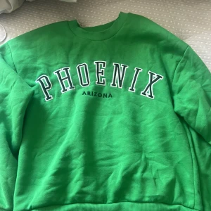 Tröja från Gina  - En tröja från Gina som inte kommer till andvändning. Den har två fläckar därefter priset