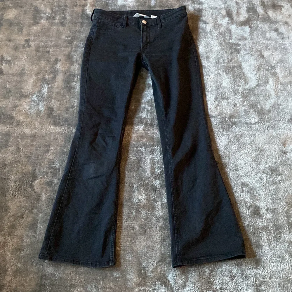 Såå bekväma o fina jeans från HM. Storlek 152 men dem är lite kortare i längden.. Jeans & Byxor.