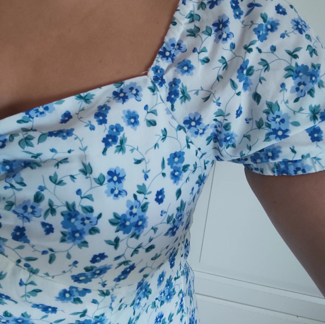 Klänning, blå vit mönstrad  - 90