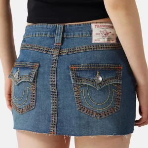 True Religion jeanskjol - Säljer min jeanskjol från true religion som jag köpte i början av sommaren, säljer för att den inte kommer till andvändning längre. Jättefint skick💞pris kan alltid diskuteras, kontakta mig vid mer bilder Nypris 1299:-