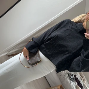 Blus hm - Jätte fin blus från hm, storlek M sitter fint på mig som brukar ha S