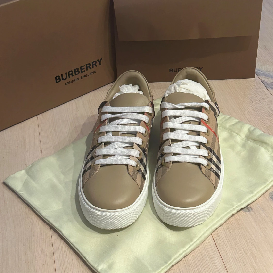 Burberry sneakers