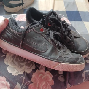 Begagnade skor - Fyra olika skor använda men bra skick vadera par är 50 och 200 för alla