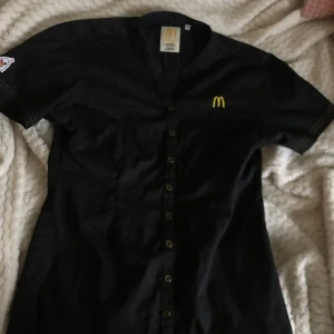 Mc Donalds skjorta - Skjorta från McDonalds i jättebra skick