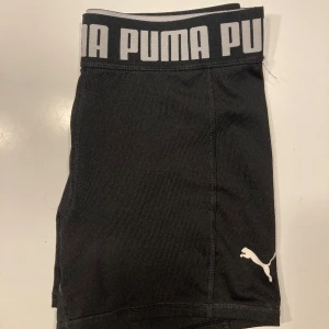 Puma träningshorts  - Storlek M , bra skick! Kontakta vid frågor 
