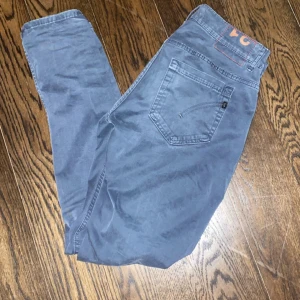 Dondup chinos - Säljer dessa supersnygga dondup chinos till en bra peng, inga deffekter och är superfräsha. Kan vara dem skönaste chinosen jag någonsin haft på mig.