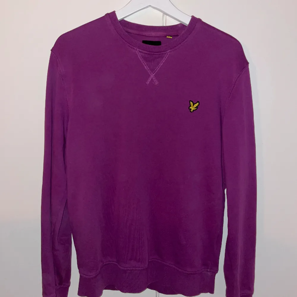 Lyle & Scott tröja, använd men inga anmärkningsvärda fel eller dylikt! Strl M. Tröjor & Koftor.