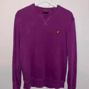 Lyle & Scott tröja - Lyle & Scott tröja, använd men inga anmärkningsvärda fel eller dylikt! Strl M