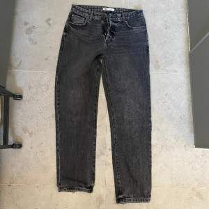 Slutsålda stentvättade zara jeans Knappt använda Mörkgrå Strl 31