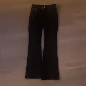 Ginatricot jeans. Ganska slitna. Kan visa fler bilder
