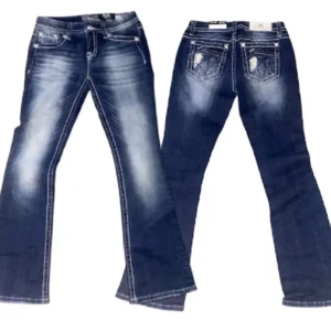 Miss Me jeans  - Säljer dessa as snygga miss me jeans jag köpte från plick, då de tyvärr är för korta för mig. De är i storlek 28/31. (Lånade bilder) Skriv för fler bilder!