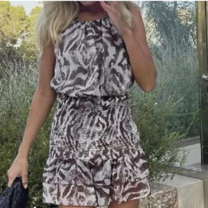 Zara klänning  - Så söt och helt perfekt inför sommaren, pris kan diskuteras, kan såklart skicka fler bilder 