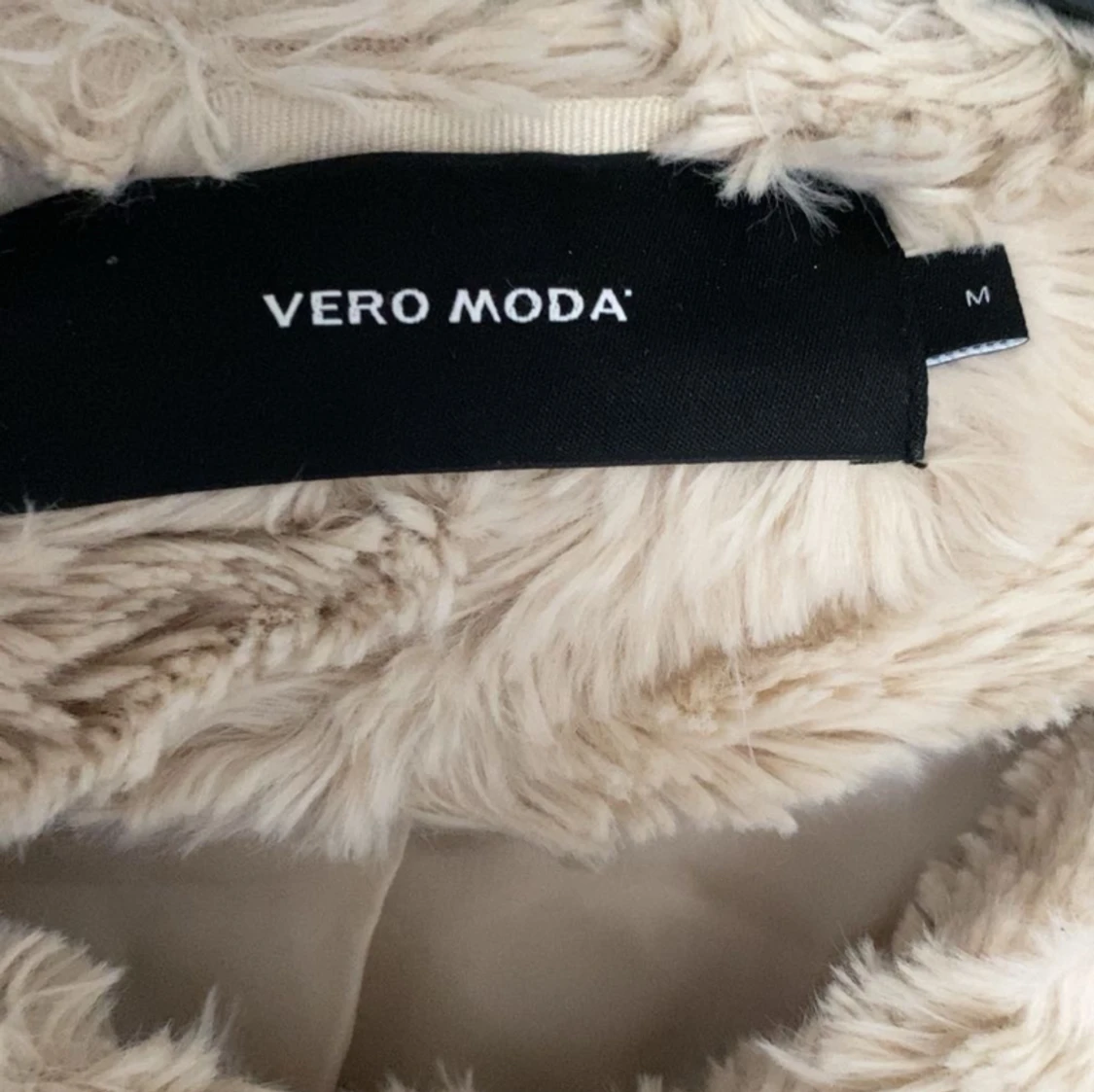 Jacka i fejkpäls - 90