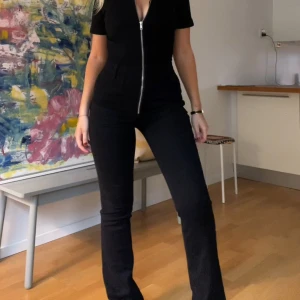 Jeans jumpsuit  - Jeans jumpsuit, köpt i Palma💓💓 aldrig använd!