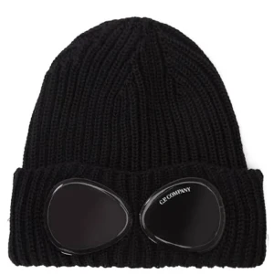 Cp company mössa  - 10/10 Skick. Jätte bra och varmt mössa till vintern! Låt oss veta om några funderingar!