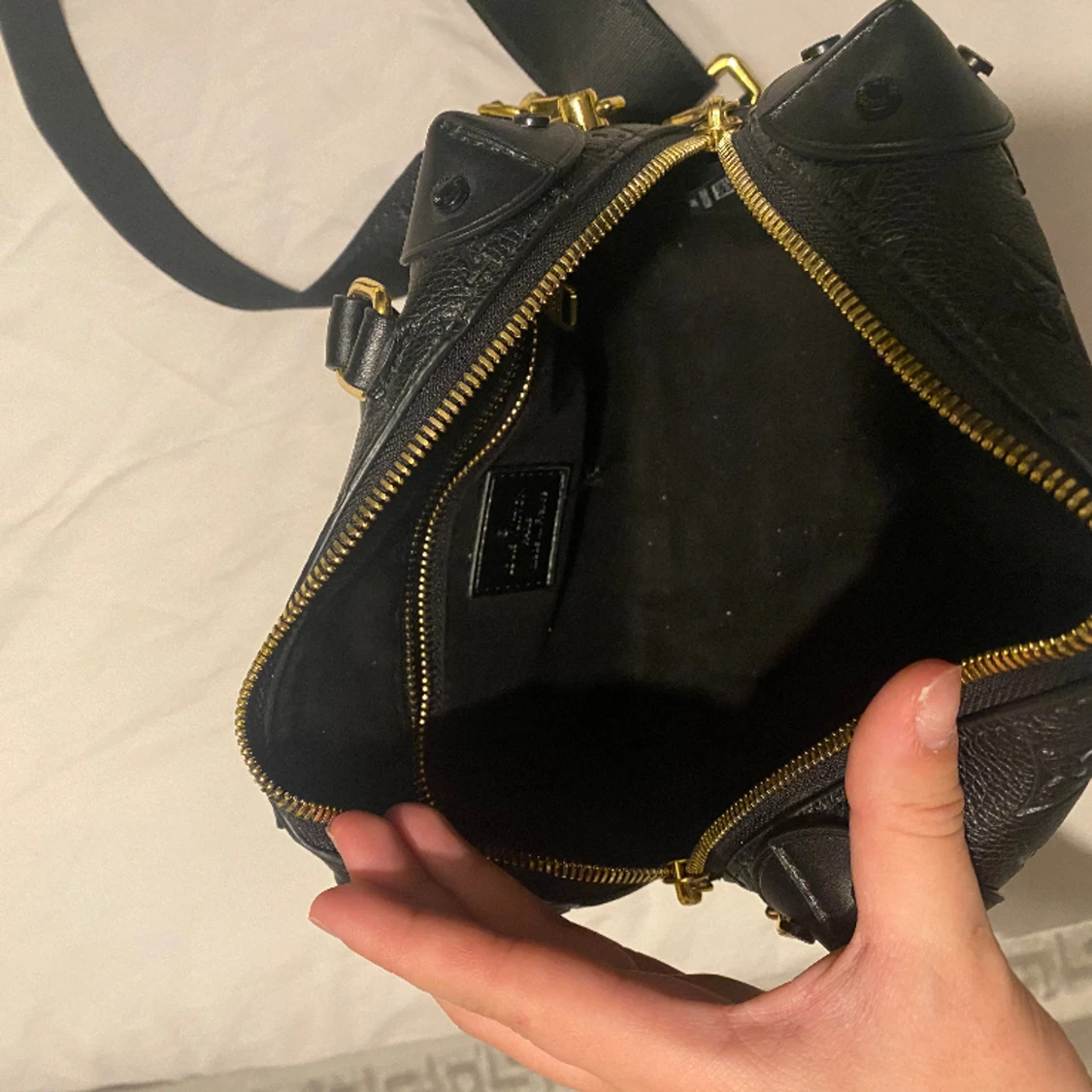 Svart väska  - 91
