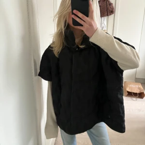 Quiltad cape - Såå snygg quiltad cape frpn märket Kontessa💕 väldigt gott skick