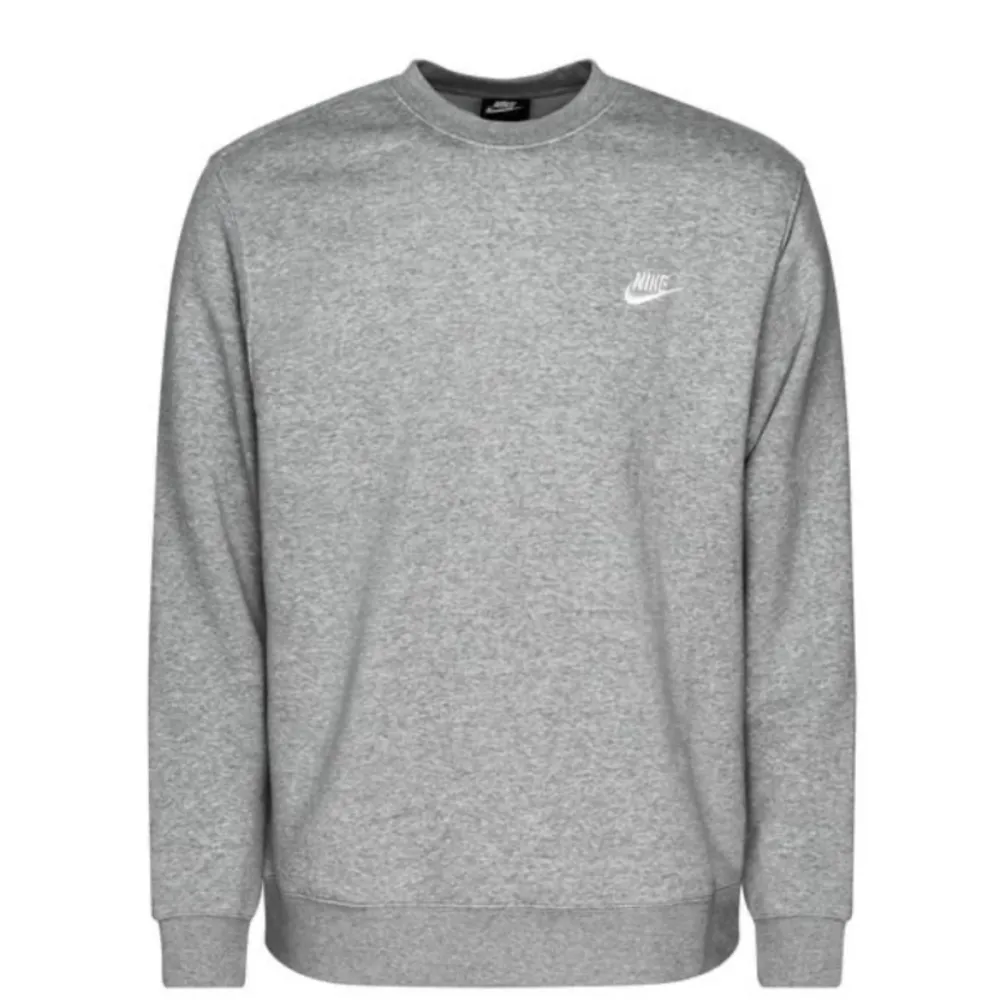 En riktigt fet sweatshirt från Nike🔥 Storleken är S💎 passar till allt, hör gärna av er om fler bilder eller frågor😁. Hoodies.