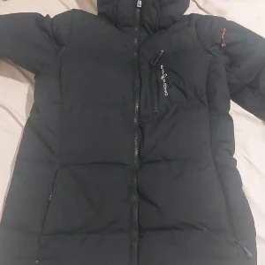 Sail racing jacka  - Säljer en sail racing jacka pga att den är för liten pris kan diskuteras 