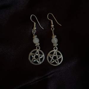 fina pentagram örhängen med rosenkvarts ! 🎀~6cm långa🎀