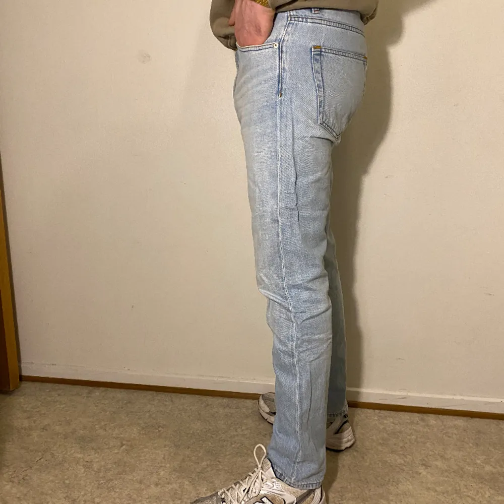 Chilla Mango jeans. Använda relativt mycket  men har fortfarande mycket kvar att ge.  Storlek W32/32. Jeans & Byxor.