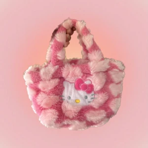 Hello kitty Minibag  - Säljer denna super söta lilla väskan i fint skick! 