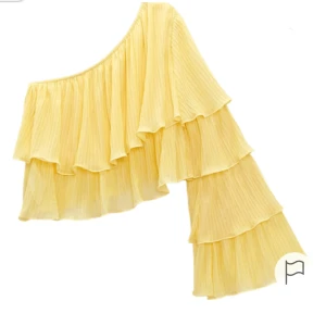 Topp  - Somrig volang-topp från Zara som inte kommer till användning, mycket bra skick!! Köpare står för frakt💛