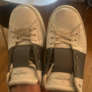 Valentino sneakers - Använda men i bra skick. 