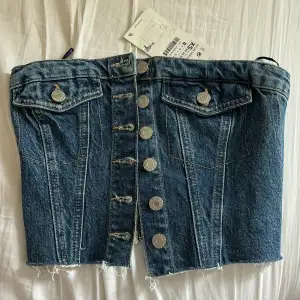 zaras jeans topp i storlek xs! helt ny endast testad💞💞💞