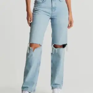 Ett par fina jeans från Gina Tricot som är i bra skick. Passar inte mig längre så kommer ej till användning. Bud från 200kr + frakt.