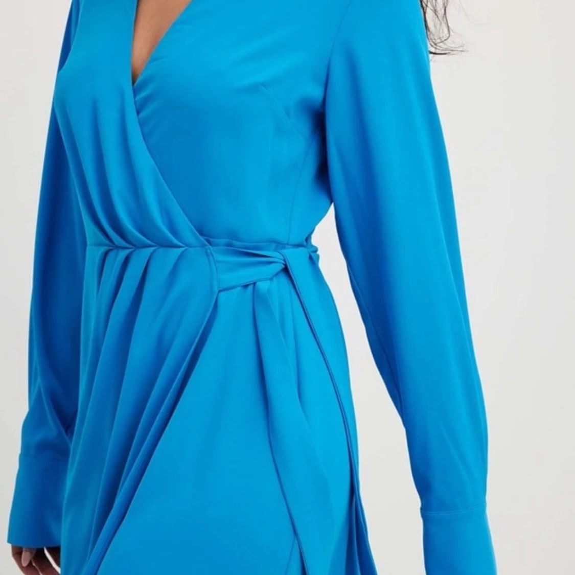 Långärmad omlottklänning NAKD - 90