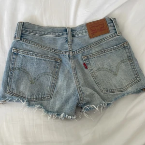 Levis jeansshorts - Det står att de är storlek w24 skulle säga XS