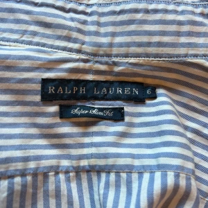 Polo Ralph Lauren Skjorta  - Hej! Säljer en polo Ralph lauren skjorta i storlek Xs. Skjortan är i nyskick 10/10🤩Hör av dig vid minsta fundering eller fråga🤔