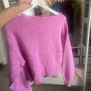 Säljer denna jätte gulliga och snugga tröjan från vero Moda då jag inte får nån andvändning av den lägre 
