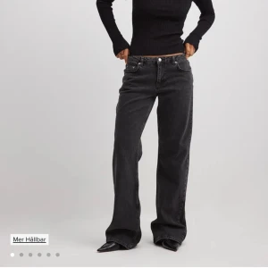 Mörkgråa jeans - Super fina mörk gråa jenas från zara som är använda ett fåtal gånger av mig, köpte dessa på plik för länge sedan💕 