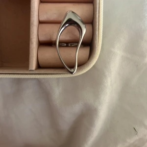 Olympia ring  - Skit snygg ring från Olympia rings! Den är sjusterbar 💗i rostfritt stål!❤️