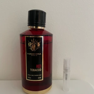 Mancera Red Tobacco 2 ml - En mycket stark doft med mycket tobak. Perfekt till vintern. Säljs i 2ml.