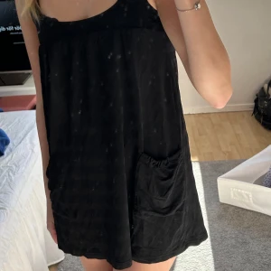 hm klänning - miniklänning från hm i strl xs frågor? skriv till mig så löser vi 💗