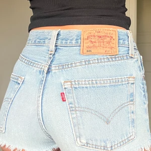 Levis 501 shorts - Midjemått: 34cm rakt över