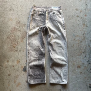 Our Legacy digital print Jeans - Our Legacy third cut jeans med digital print som gör att de ser distressed ut. De har en baggy passform och är knappt använda. Retail ligger på 4100kr