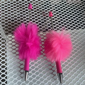 2 fluff pennor 💗 - Två olika rosa fluff pennor 