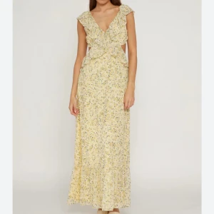 SÖKER denna klänning från vila i storlek 36 eller 34 - Söker denna från vila i 36 eller 34