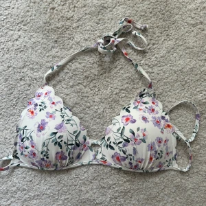 Bikini överdel - Oanvänd bikini överdel i storlek 36