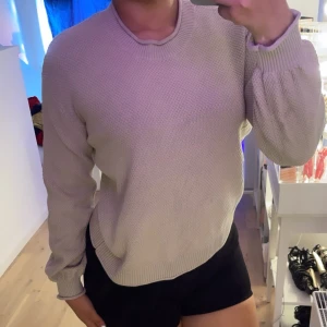 Beige Tröja - Beige tröja, använder inte längre. 🫶🏻