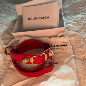 Balenciaga armband - Äkta och inga defekter! Allt på bilden är inkl  pris kan diskuteras 😊