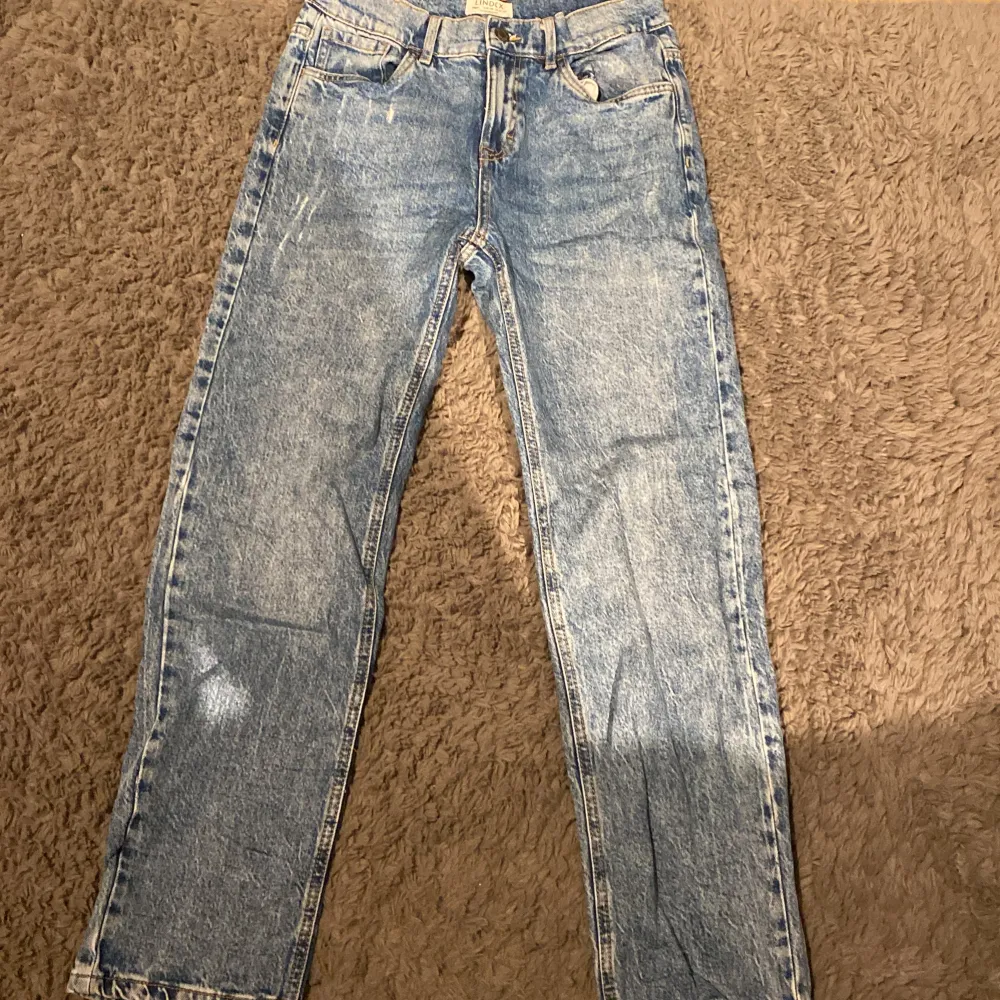 Snygga jeans från Lindex. Säljer för de inte kommer till användning. Använda men bra skick.. Jeans & Byxor.