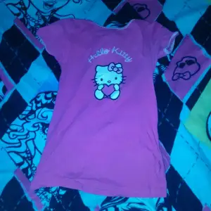 jätte söt hello kitty t-shirt! I bra skick! 💗