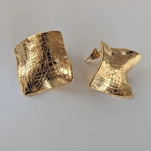 Rostfritt Stål örhängen, NY - Rostfritt Stål  Örhängesbredd ca 3,9 cm höjd ca 3,9 cm  Aldrig använt 