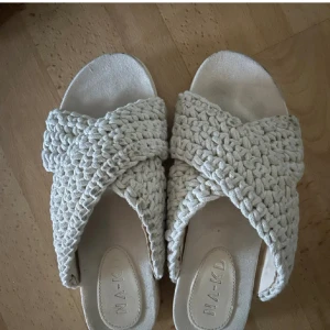 nakd tofflor, liknar inukkii - Köpte här på plick förra veckan men passade ej, säljer därför vidare. Priset kan diskuteras!❤️