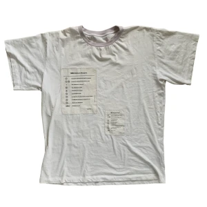 Maison margiela t-shirt - As snygg oversized Maison Margiela t-shirt⭐️ skriv för fler bilder, pris kan diskuteras vid snabb affär!